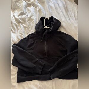 black lululemon scuba